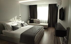 L'Hotel Tirana